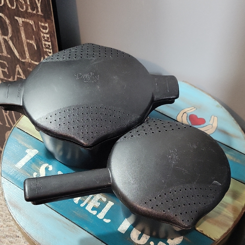 The Pampered Chef Black Cookware Strainers Set Of 2